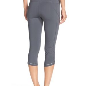 Zella Reshape Running Capri Leggings / Crops